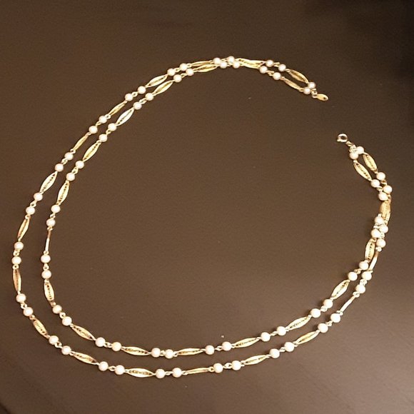 Vintage Pearl and Goldtoned Double Strand Necklace Signed TRIFARI - Picture 5 of 6